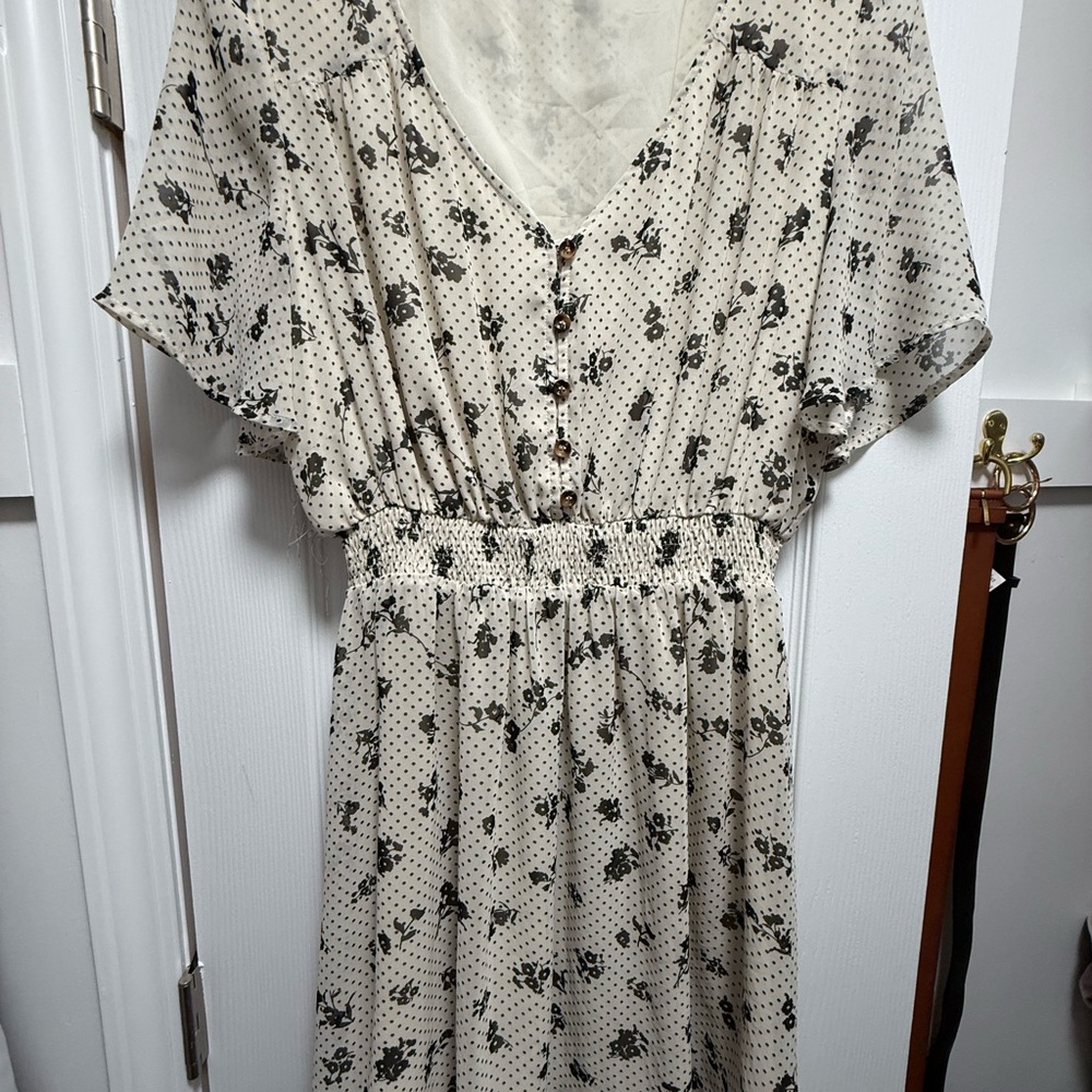 Mittoshop Black and Cream Floral Midi Dress